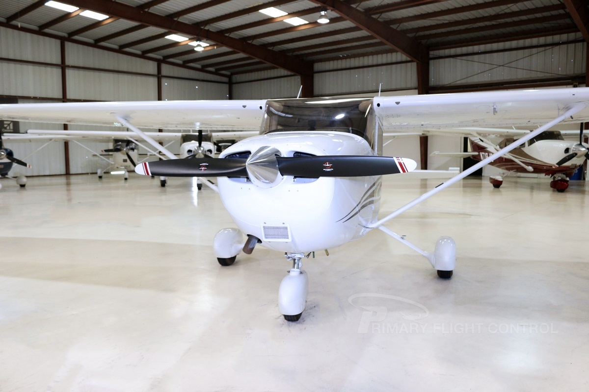 Airplane For Sale - 2004 Cessna 172SP